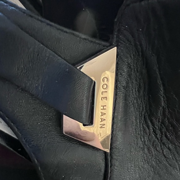 Size 8 black leather Cole Haans shoes - Picture 4 of 6